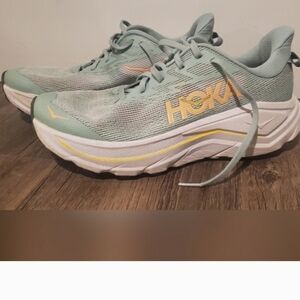 Hoka Womens Challenger 8 Size 9B Teal And Orange